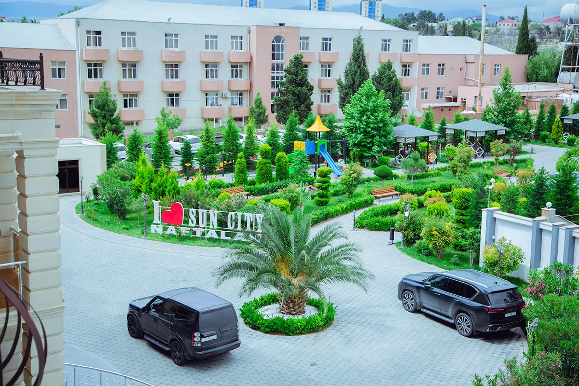 Ətrafımızda